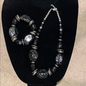 Necklace and bracelet set